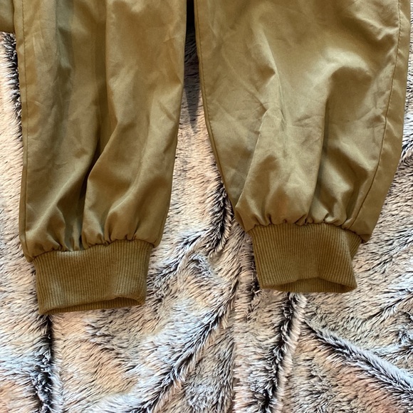 Forever 21 light weight joggers - Picture 4 of 5